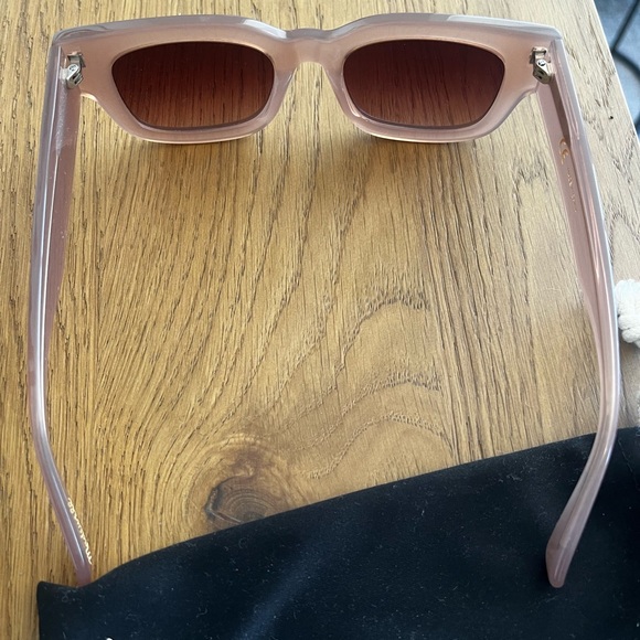 Like new Madewell sunglasses - Picture 2 of 3